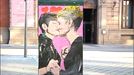 LKN pinta ''el beso'' entre Chivite y Ruiz a las puertas del Parlamento navarro