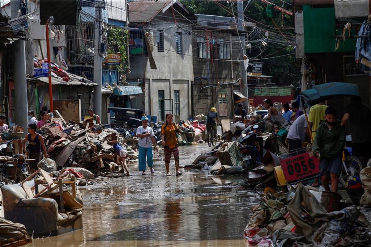 Calle de Manila arrasada por el agua 