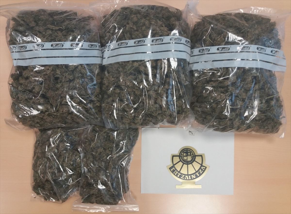 Bolsas de marihuana con un peso total de 1,8 kilos
