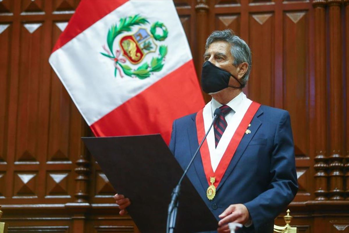 Francisco Sagasti da su discurso de investidura como presidente de Perú. 
