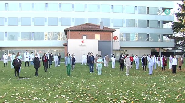 Colectivo sanitario y sociosanitario. Imagen obtenida de un vídeo de ETB.