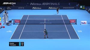 Nadal finalerdietan da Tsitsipas gainditu ostean
