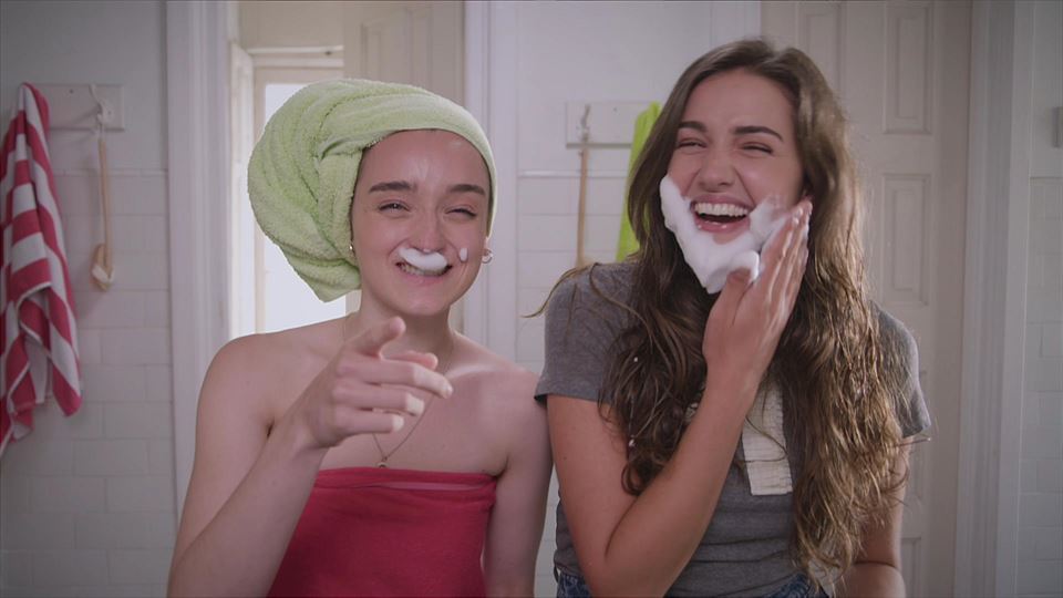 Zuri eta Enara txantxetan. Irudia:EITB