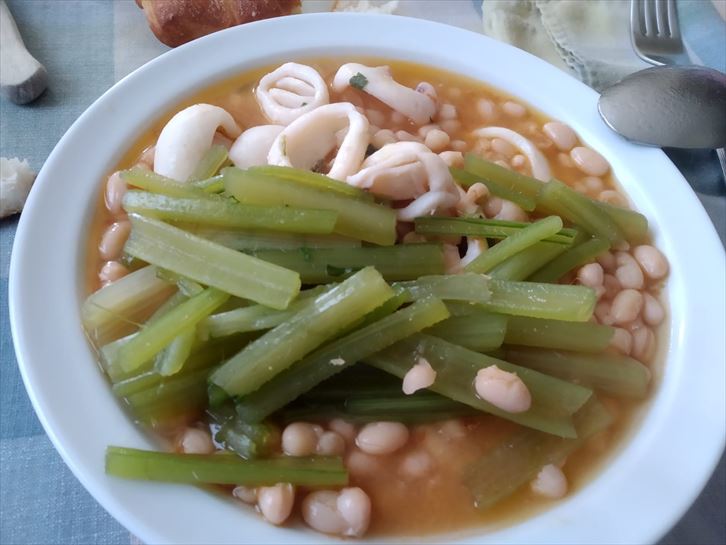 Alubia blanca alavesa con borraja