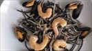 Angulas de pasta con mejillones y langostinos