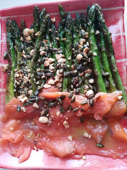 Trigueros a la plancha con salmón