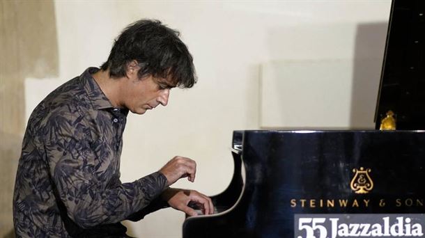 Mikel Azpiroz al piano
