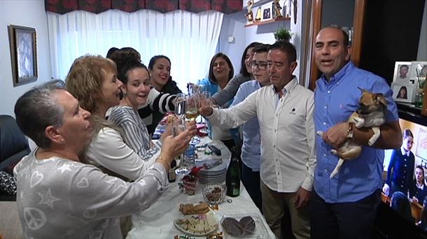 Mesa de navidad. Imagen obtenida de un vídeo de ETB.