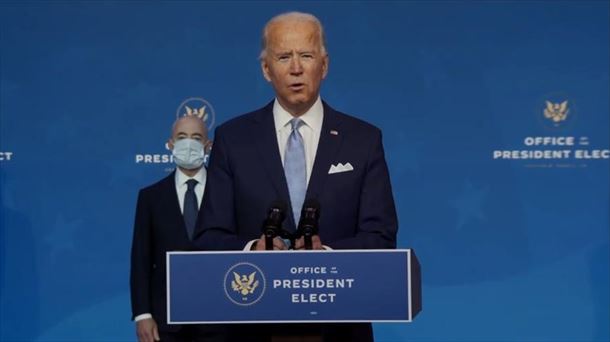 Joe Bidenek bere gobernu taldea aurkeztu du. 