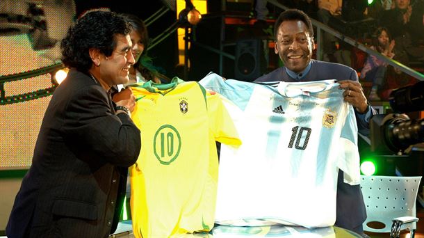 Maradona junto a Pelé.