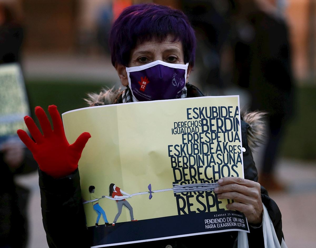 Una mujer en una protesta contra la violencia machista