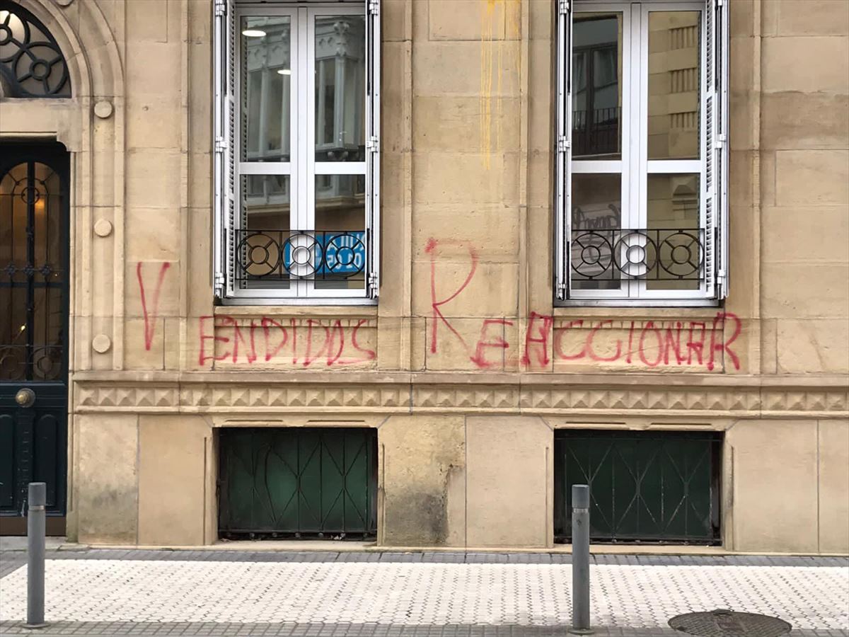 Ataque contra la sede del PSE-EE en San Sebastián