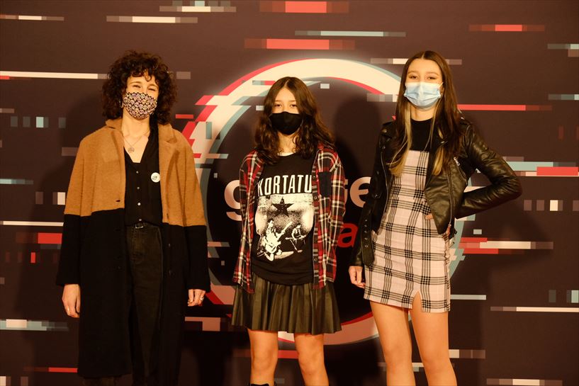 Gaztea Sariak 2020: Mujer e hijas de Iñigo Muguruza