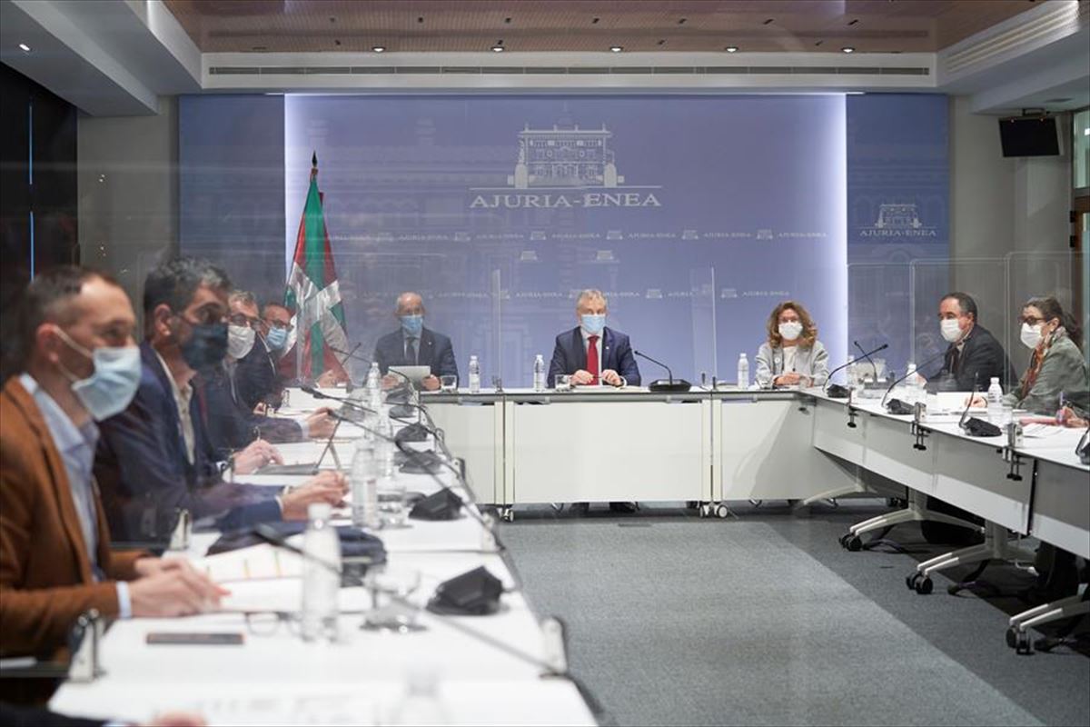 Imagen de archivo de una reunión del Gobierno Vasco.