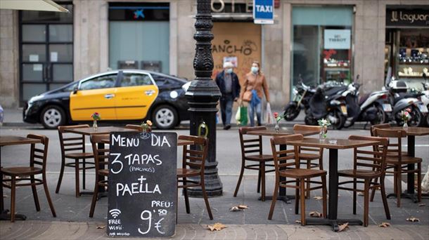 Aspecto de una terraza vacía en el centro de Barcelona 