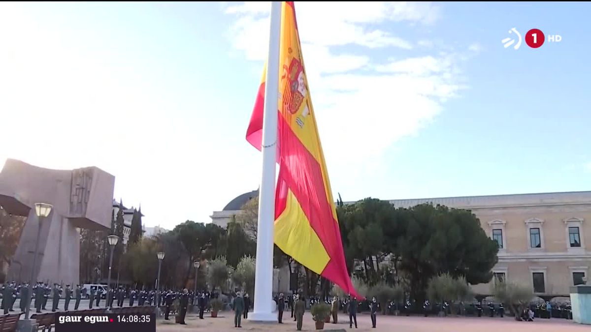 Espainiako bandera erraldoia Madrilen. EiTBko bideo batetik ateratako irudia.