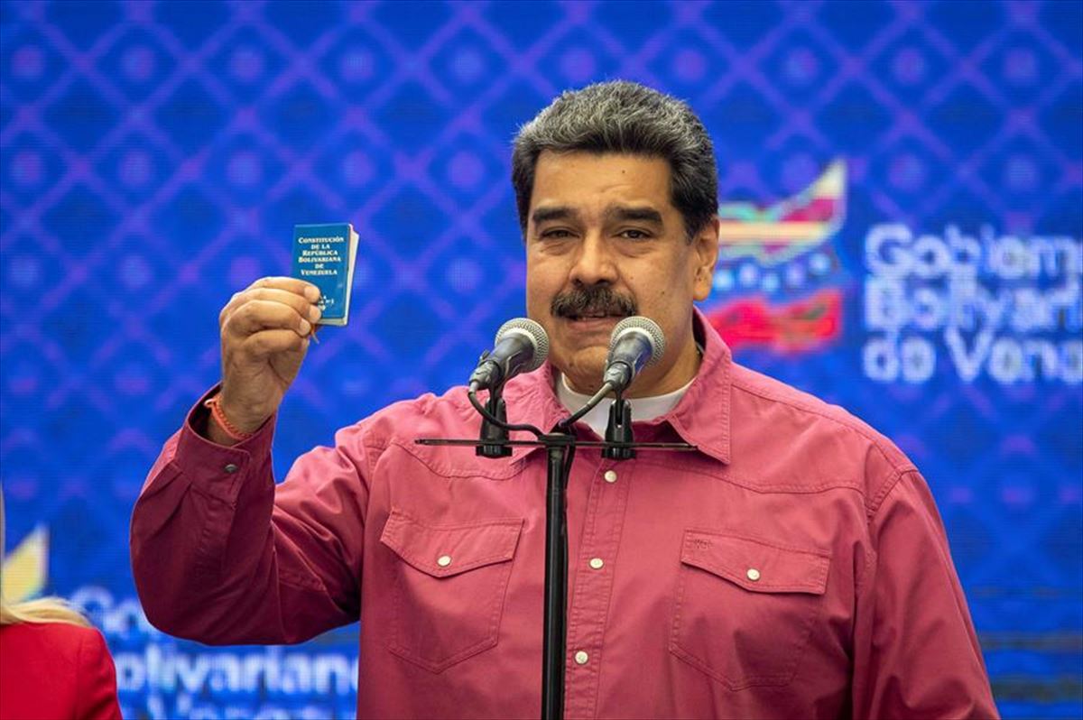 Nicolás Maduro votando en las elecciones