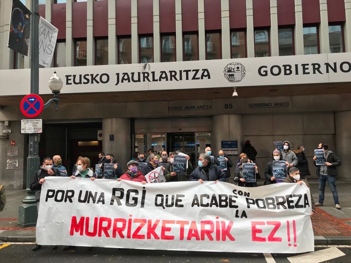 Concentración ante la sede del Gobierno Vasco en Bilbao 