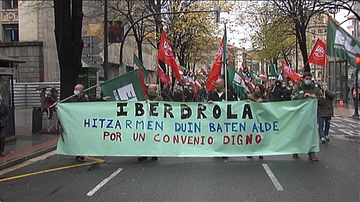 Cabecera de la manifestación de los trabajadores de Iberdrola. Foto: EITB