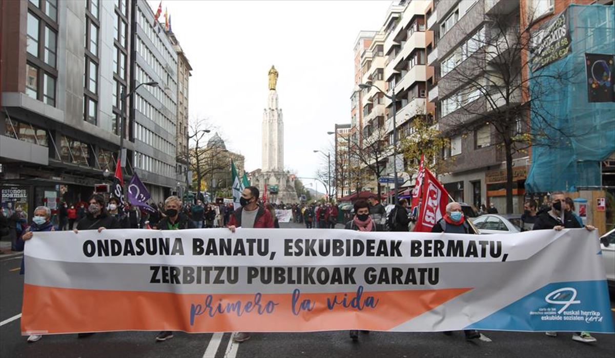 Manifestación convocada por la Carta de Derechos Sociales en Bilbao. Foto de archivo: EFE