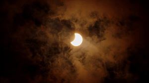 2025eko lehen eguzki eklipse partziala: Larunbatean izango da, eta Euskal Herritik ikusiko da