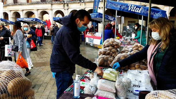Gasteiz acoge un Mercado Agrícola de Navidad adaptado a los tiempos de pandemia