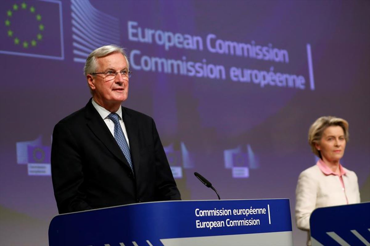 Michel Barnier y Ursula von der Leyen