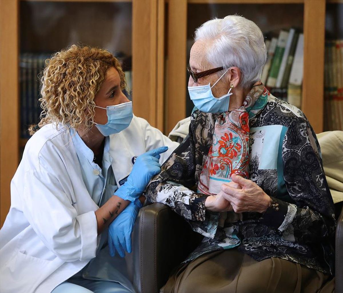 Osakidetza retoma la vacunación en residencias de mayores