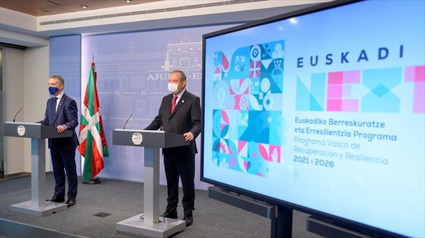 Iñigo Urkullu, junto a consejero Azpiazu, en la presentación del programa Euskadi Next