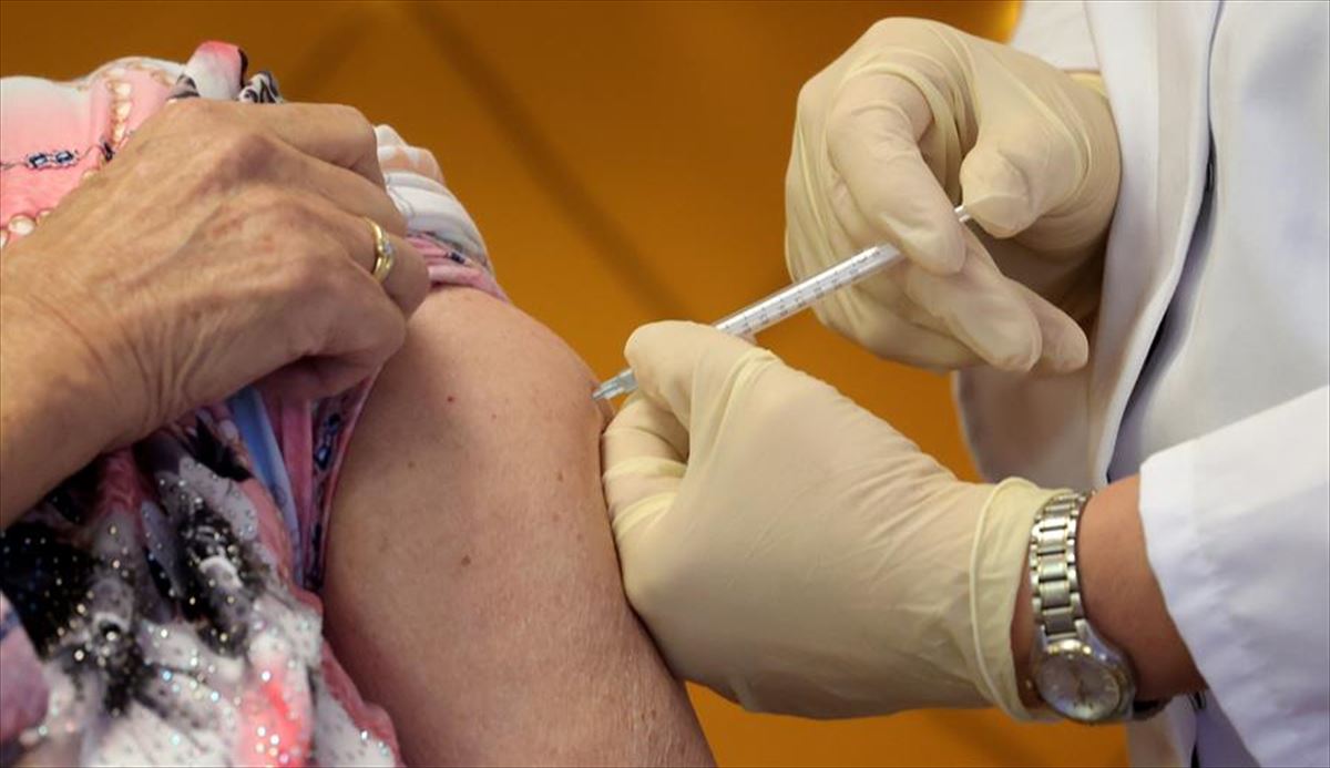 El 95 % de residentes y personal sociosanitario navarro ha aceptado vacunarse