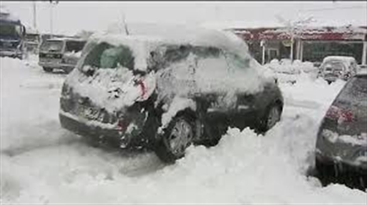 ¿Cómo salir de una situación complicada conduciendo con nieve?