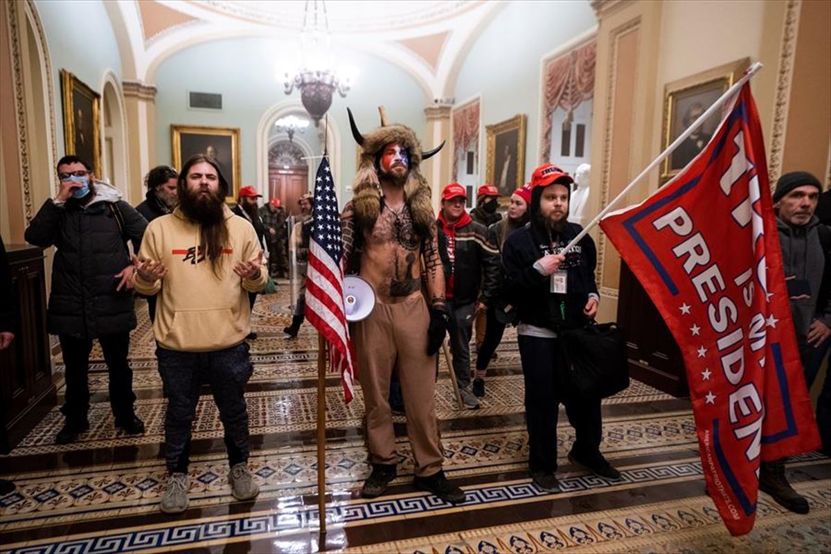 Seguidores de Trump en el Capitolio. Foto: Efe