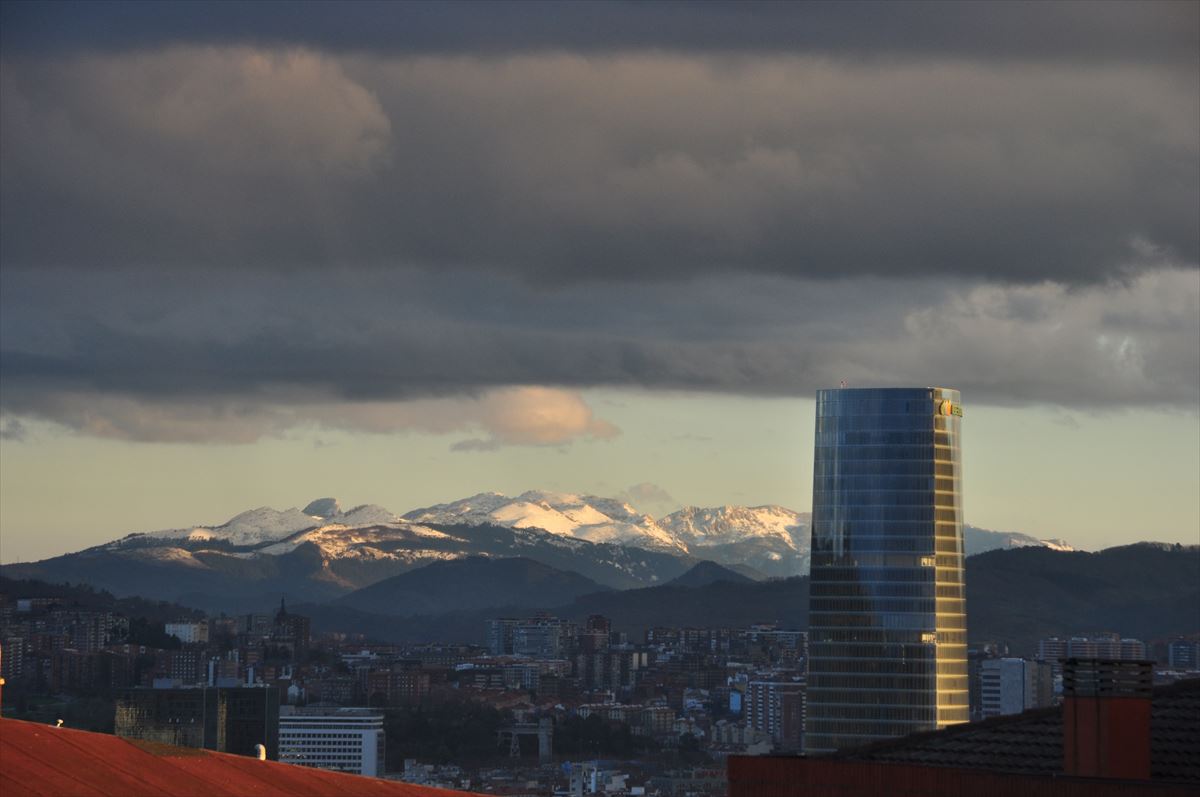 Vista de Bilbao desde el barrio de Arangoiti.