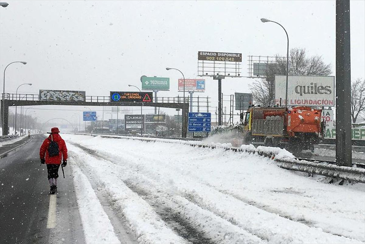 Carretera nevada en Madrid. Foto: EFE