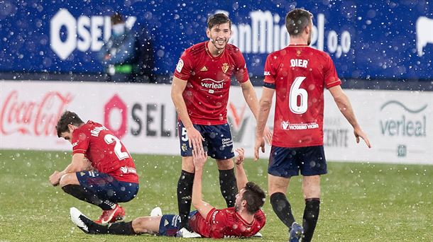 Los jugadores de Osasuna celebran el empate frente al Real Madrid (vía @CAOsasuna).