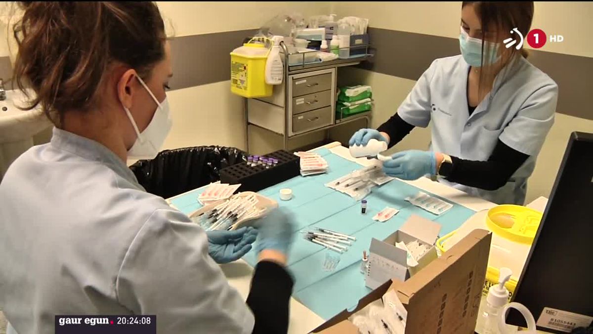 Euskadi ha recibido este lunes casi 30.000 dosis de la vacuna contra el coronavirus