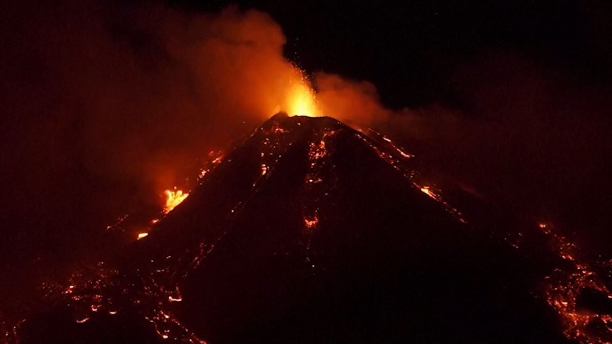 Etna sumendia, bart gauean.