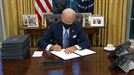 Biden firma sus primeros decretos como presidente