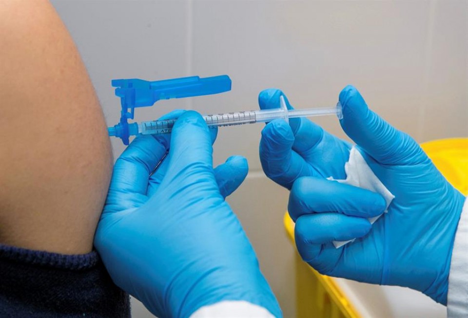Paciente vacunándose. 