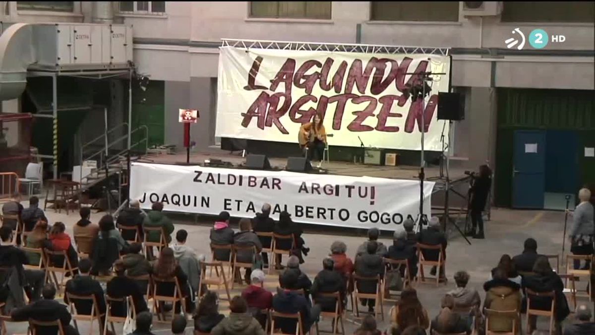 'Lagundu argitzen'. Imagen de un vídeo de EITB Media
