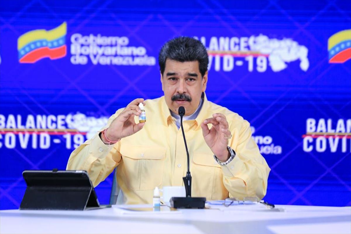 Carvativir tantak aurkeztu ditu Madurok.