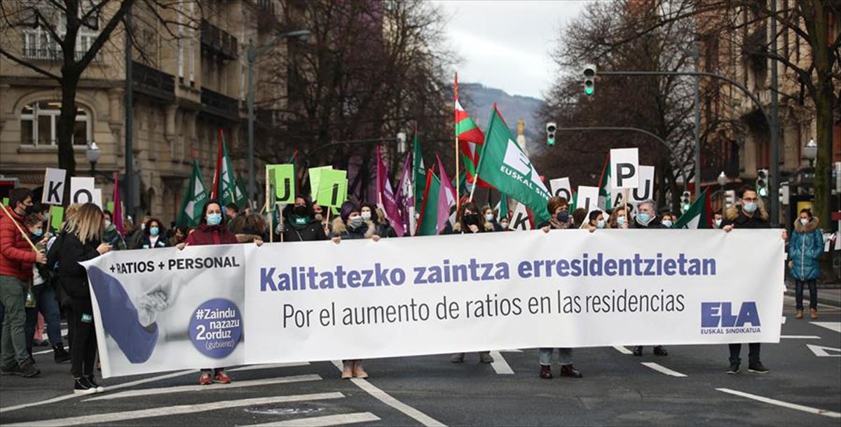 Manifestación de las trabajadoras del sector de cuidados en Bilbao.