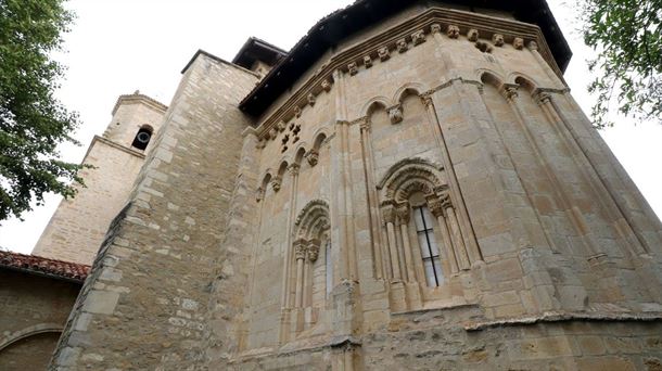 El ábside con el arte medieval más rico de Lautada está en el concejo de Añua