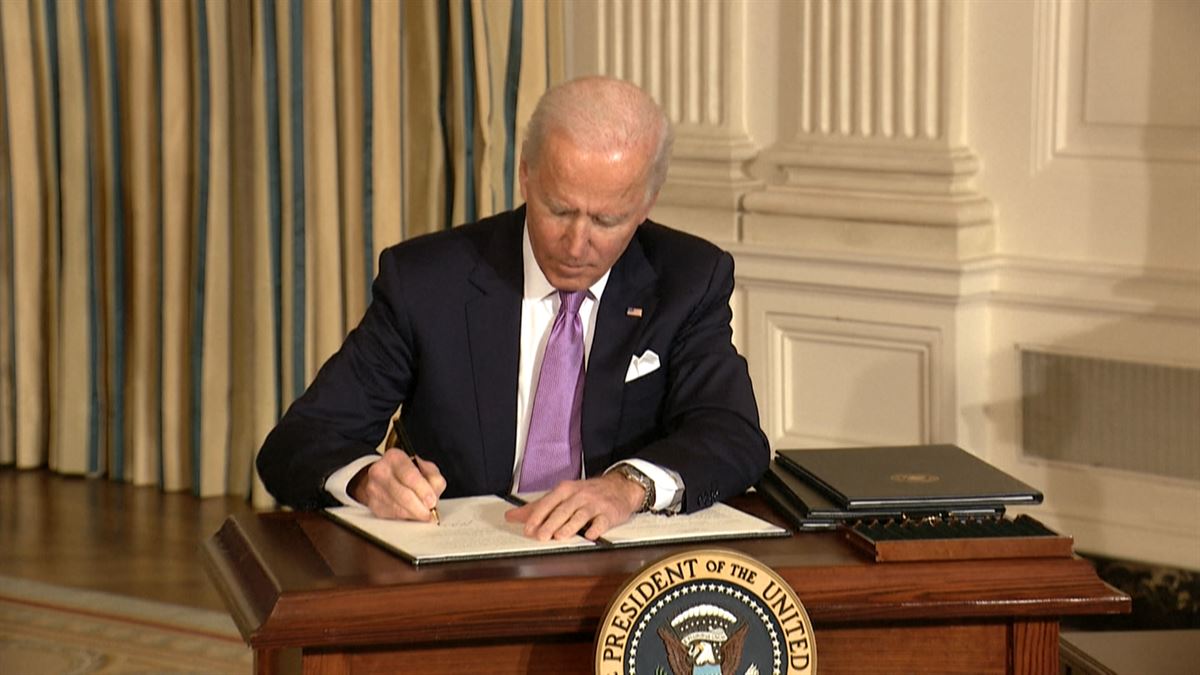 Joe Biden ha firmado varias órdenes contra el racismo.
