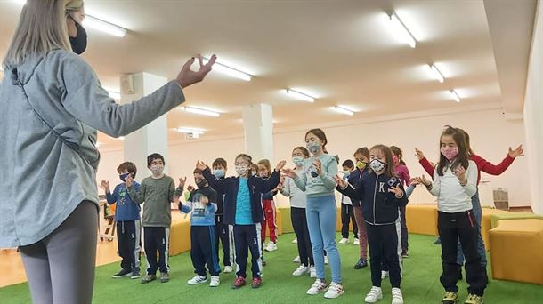 El yoga llega con fuerza a las aulas de Euskal Herria