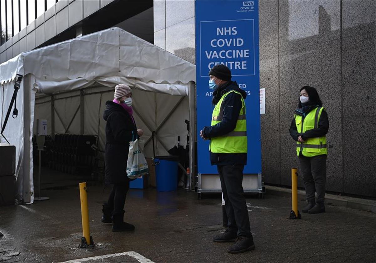 Un centro de vacunación en Londres (Reino Unido). Foto: EFE