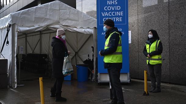 Un centro de vacunación en Londres (Reino Unido). Foto: EFE