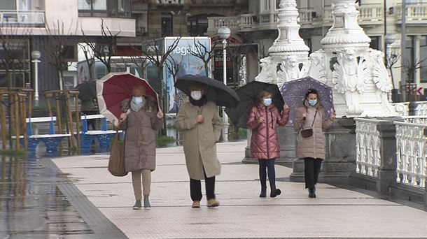 Gente paseando en la calle. Foto: EiTB