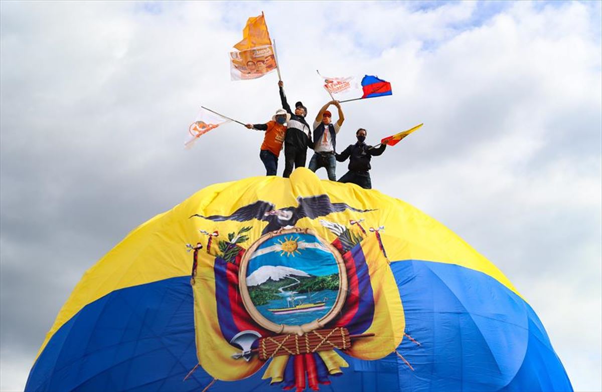 Simpatizantes del candidato a la presidencia del Ecuador Andrés Arauz. Foto: EFE