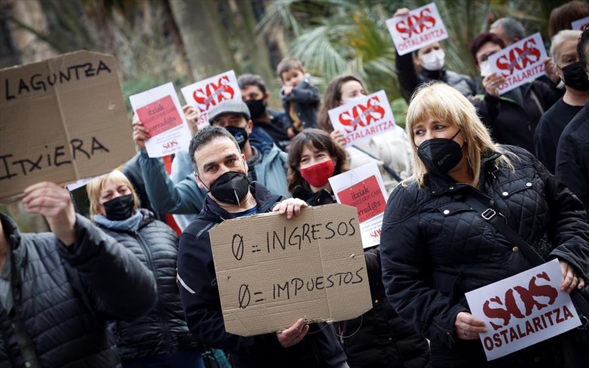 Una protesta del sector de la hostelería en Donostia.